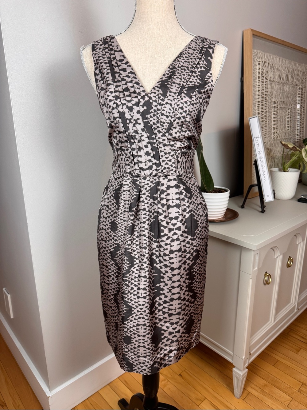 Banana Republic Black and Cream V-Neck Midi Sheath Dress 100% Silk